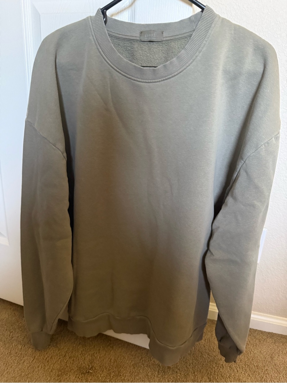 nuuds Women's Crewneck Sweater in Olive Green